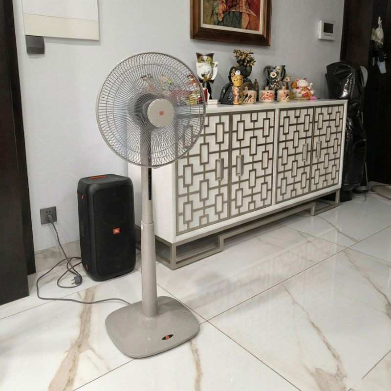 Quạt đứng KDK M40K(CHG) Vàng Champagne, 3 cánh, có điều khiển