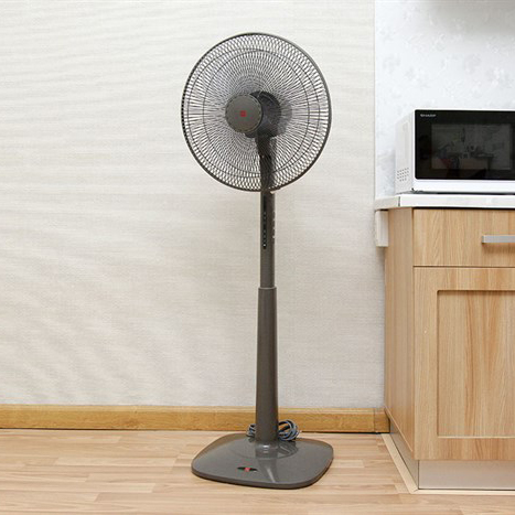 Quạt đứng KDK M40K(GY) xám Titan, 3 cánh, có điều khiển